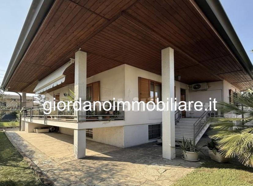 Villa in Viale Brianza, Varedo