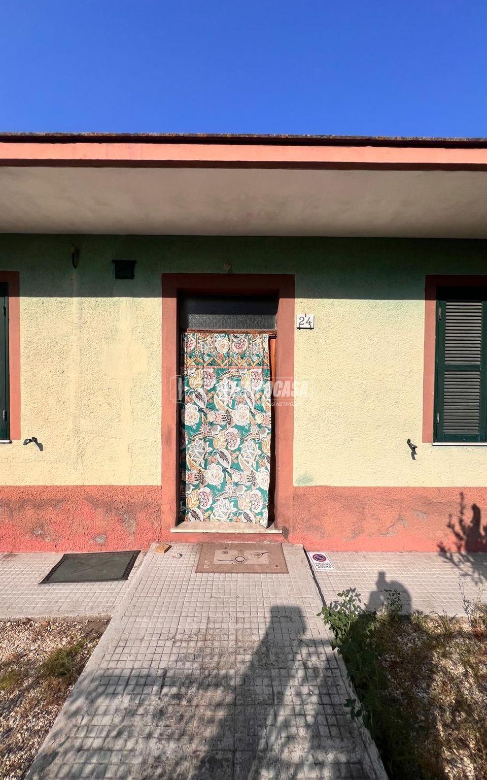Casa indipendente in Via Asterio, Roma