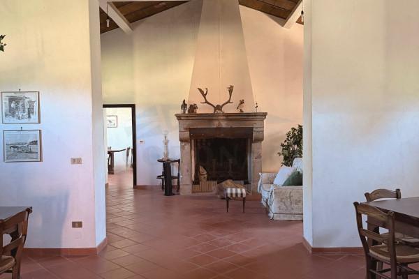 Casale in Strada Provinciale di Montiano, Magliano in Toscana