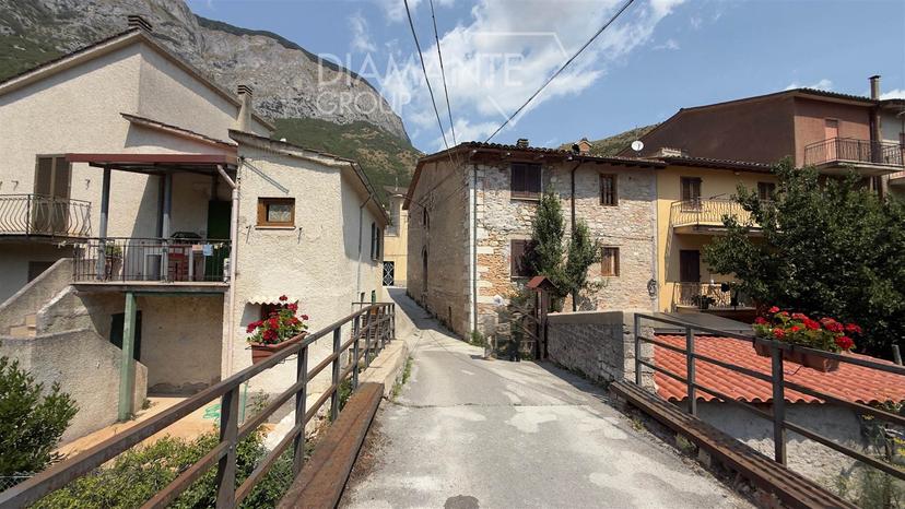 Casa indipendente, Scheggia e Pascelupo — foto 4 di 5