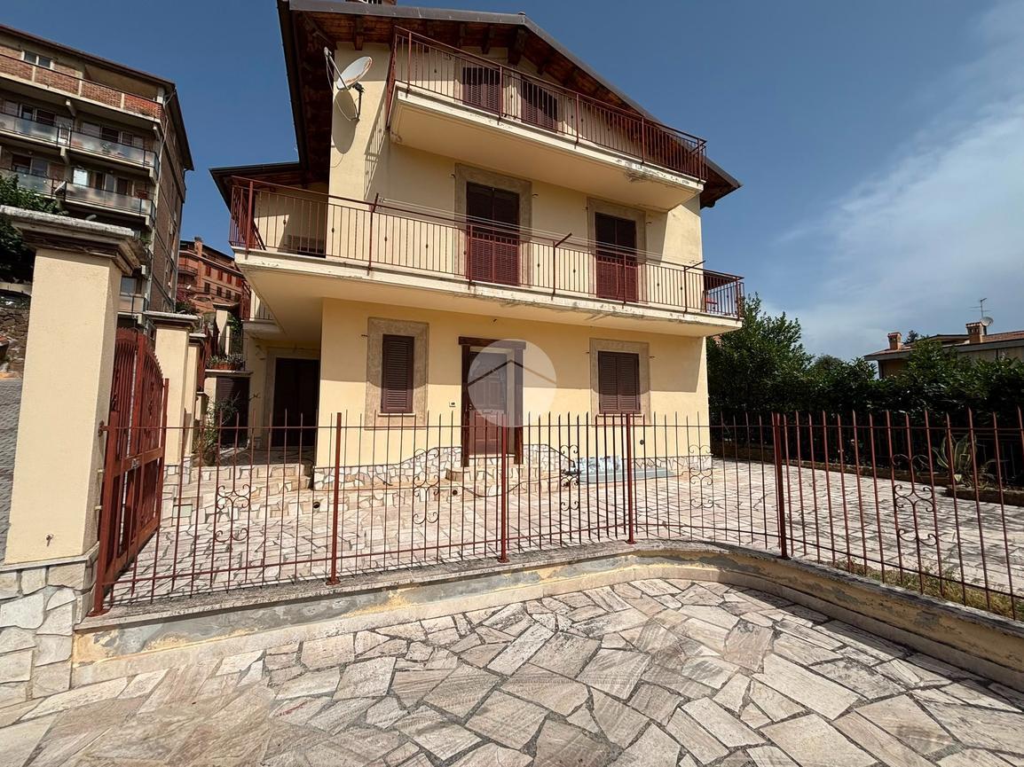 Trilocale in Via Costagrande 6, Monte Porzio Catone