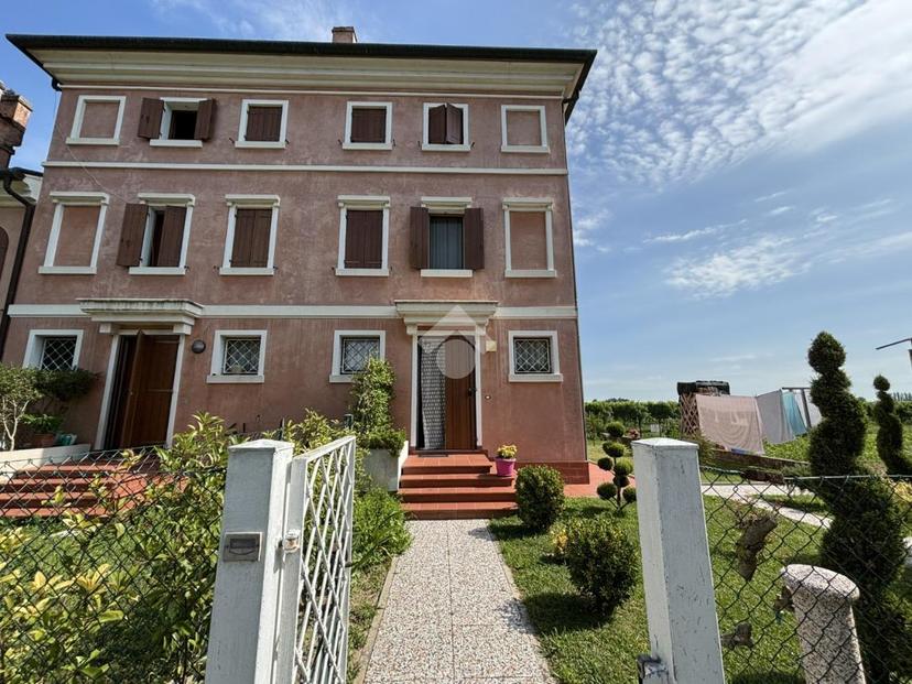Villa in Via Pier Fortunato Calvi 1, San Biagio di Callalta — foto 2 di 5