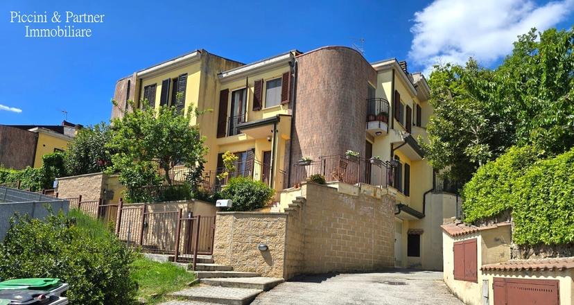 Villa a schiera in Via della Madonnina 30, Torrita di Siena — foto 2 di 5