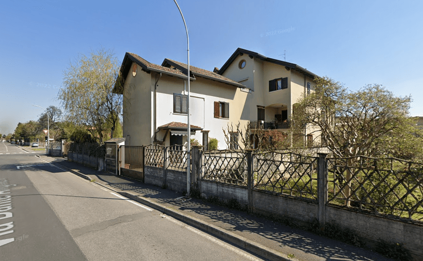 Stanza in appartamento in Via Adamello, Vedano al Lambro