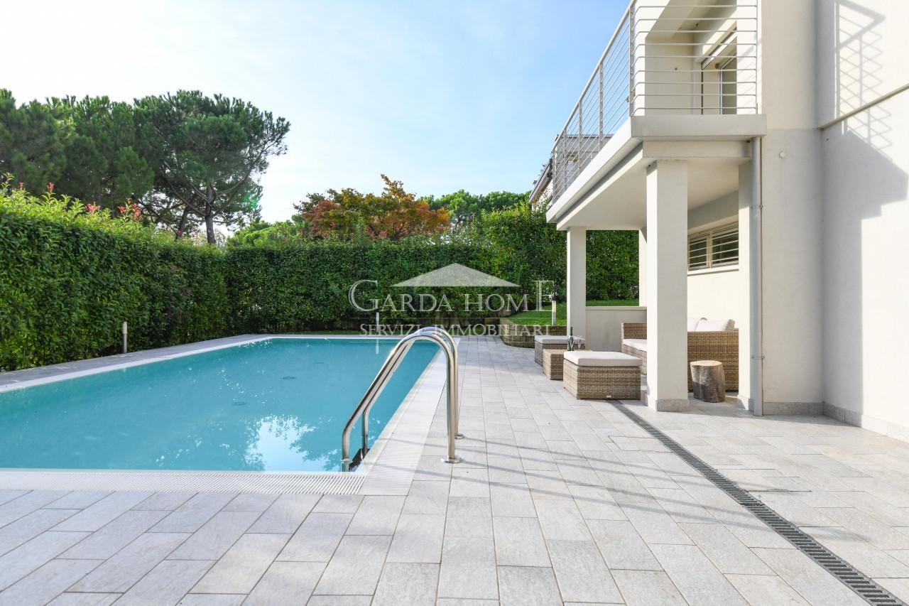 Villa in Lungolago Cesare Battisti, Desenzano del Garda