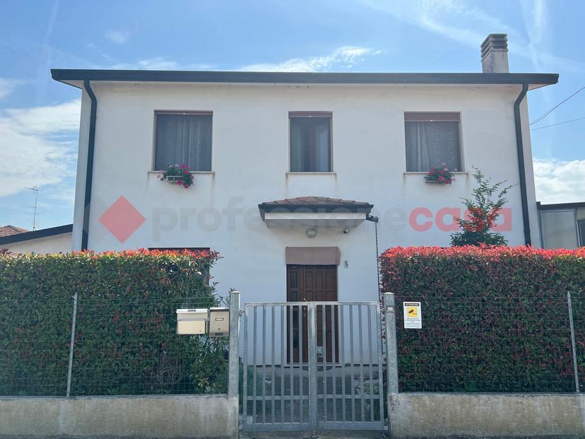Casa indipendente in Via Nenni Snc, Lendinara — foto 4 di 5