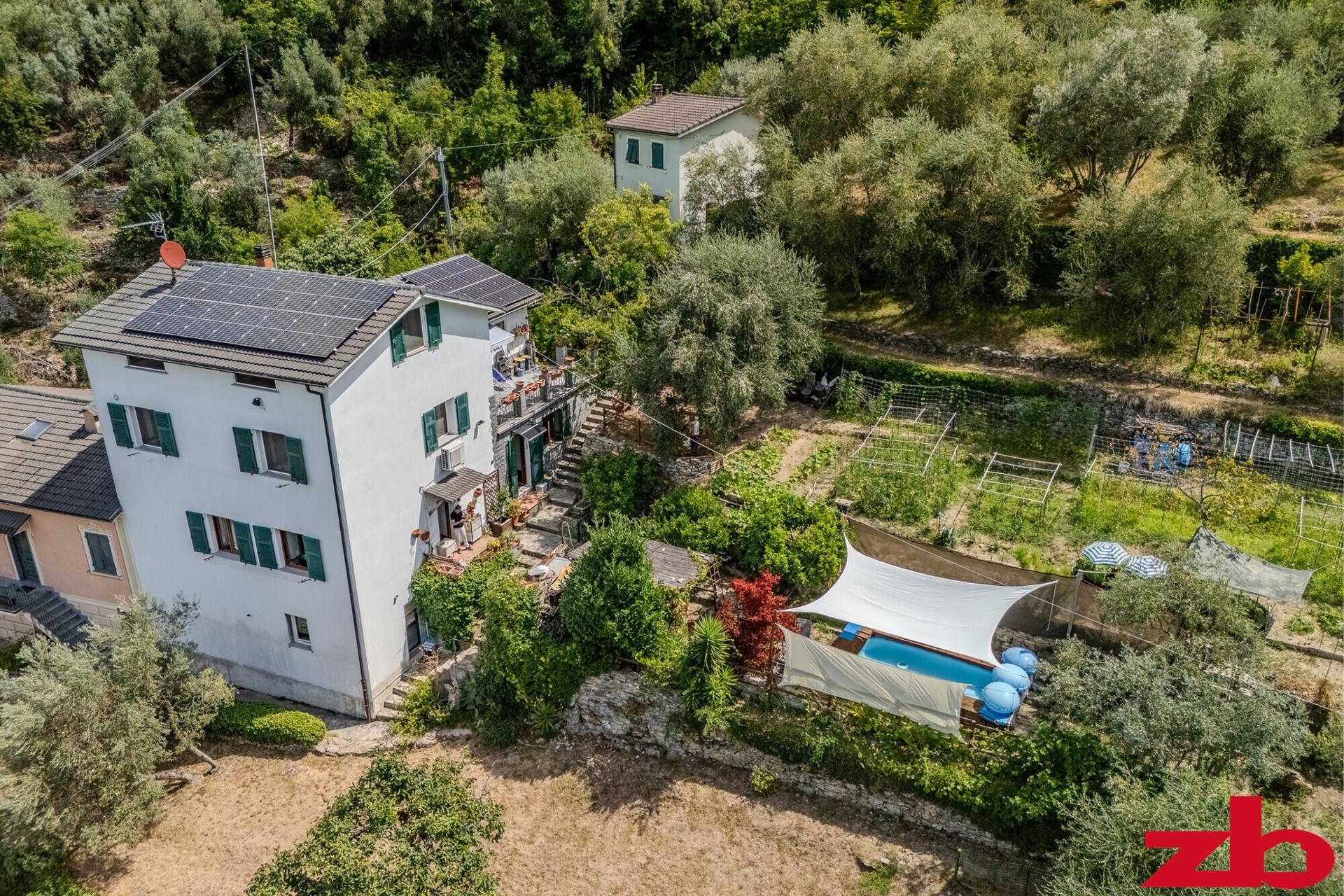 Villa unifamiliare in Passo del Camoglino, Avegno