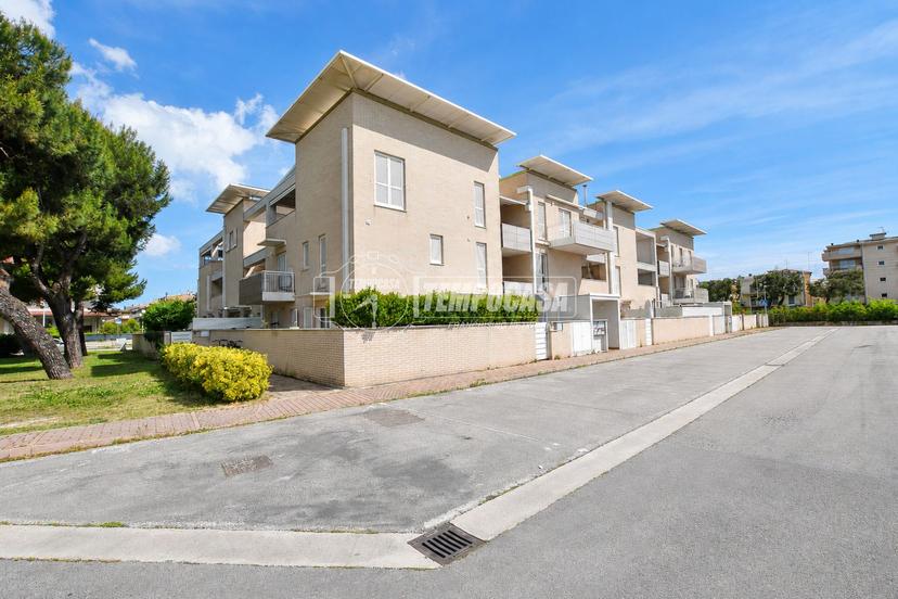 Trilocale in Piazza Manzoni 3, Porto San Giorgio — foto 3 di 5