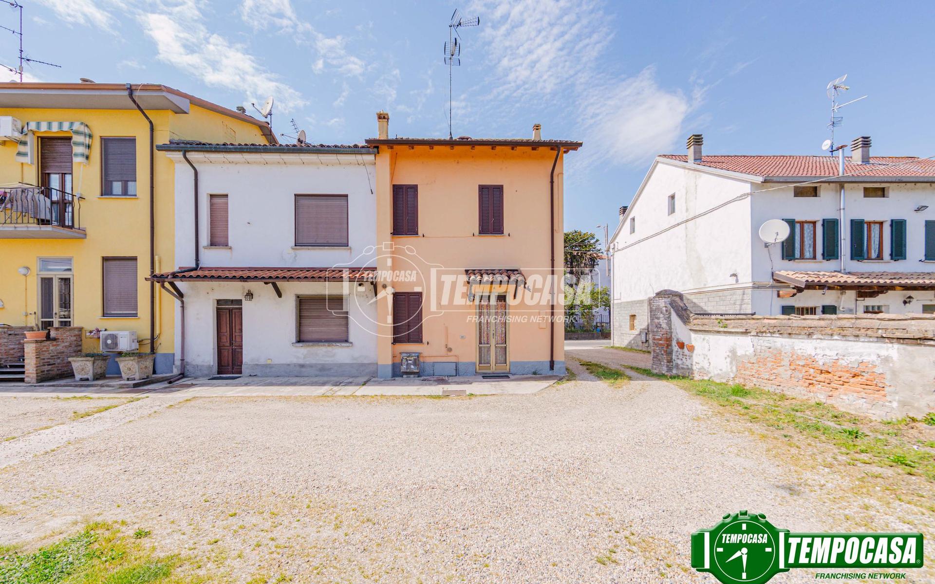 Casa indipendente in Via Lungargine, Bastida Pancarana