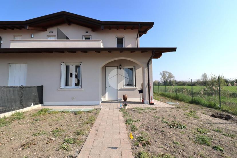 Villa a schiera in Via Eugenio Montale 25, Castelbelforte — foto 2 di 5