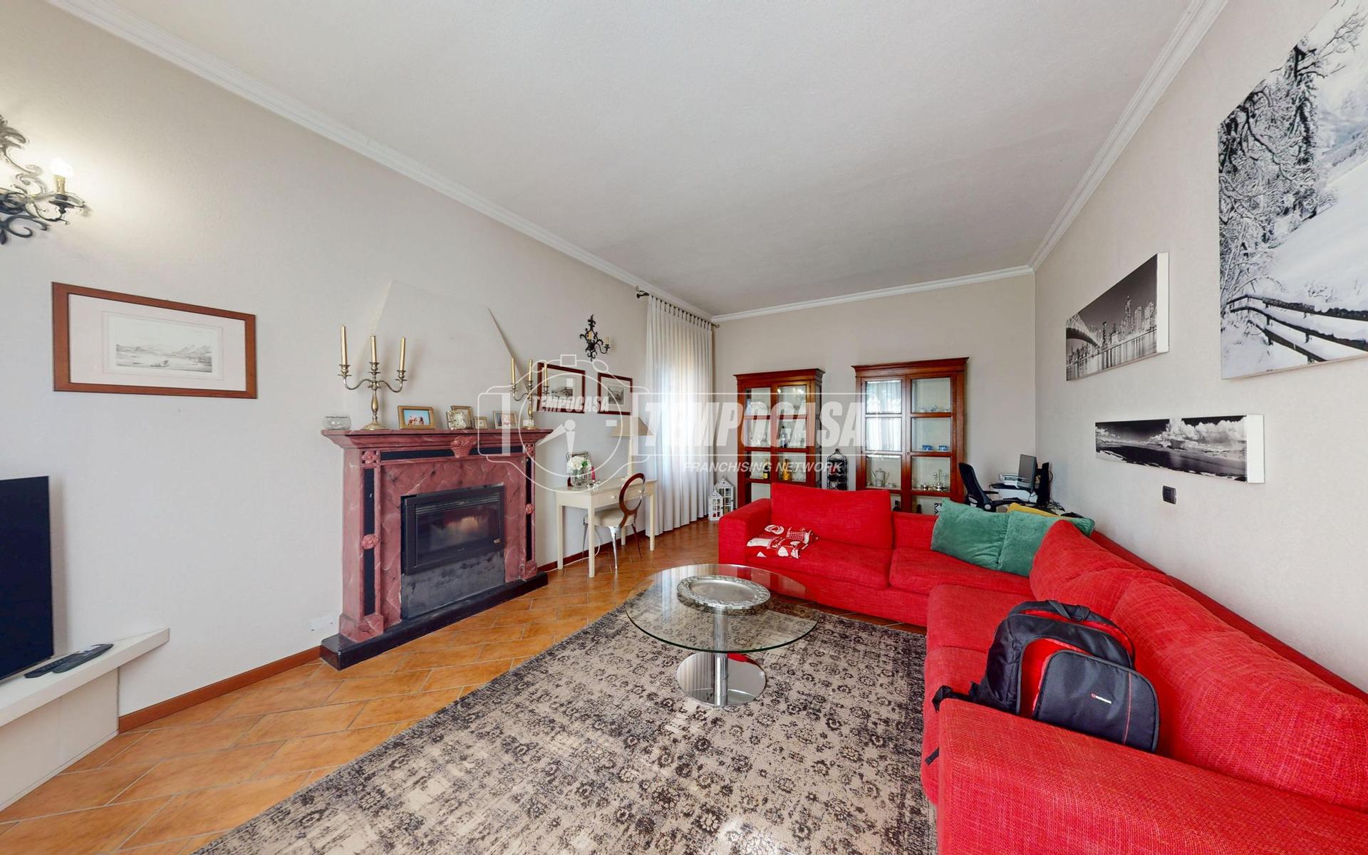 Villa in Via Alessandro Manzoni 7, Solbiate con Cagno
