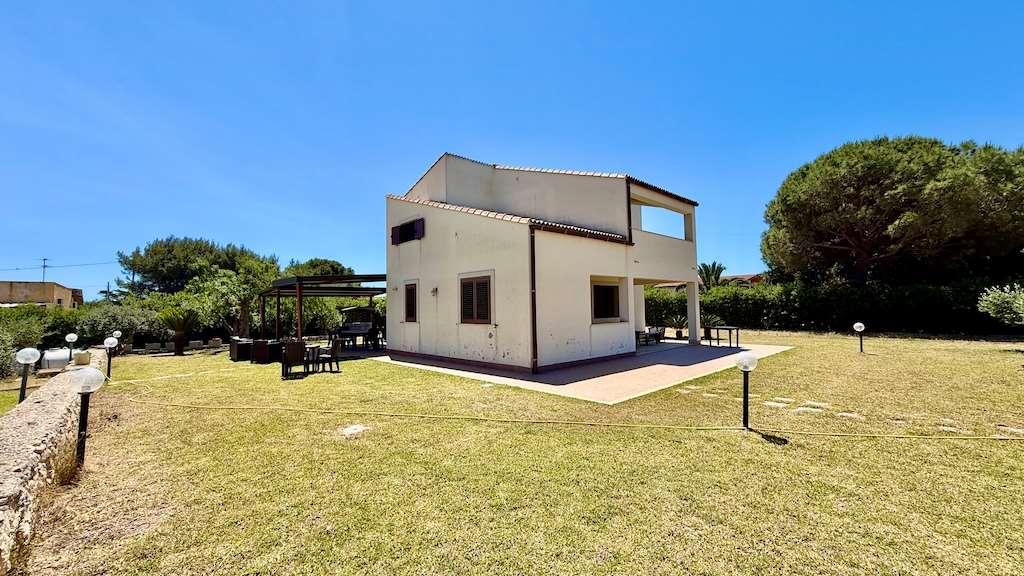 Villa unifamiliare in Via del Ferro, Siracusa