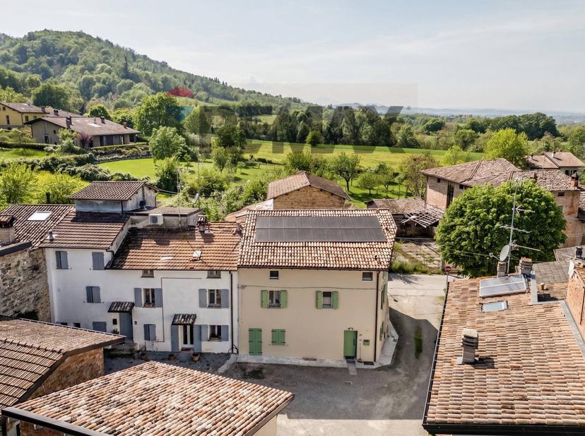 Casa indipendente in Via Risorgimento 37, Quattro Castella