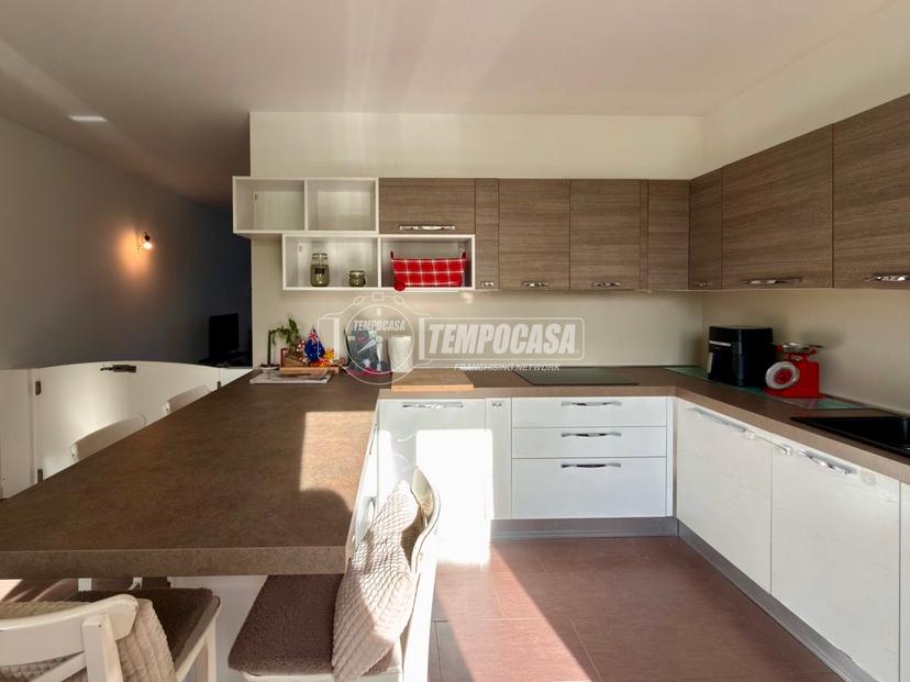 Villa a schiera in Via Unità d'Italia 10, Camparada