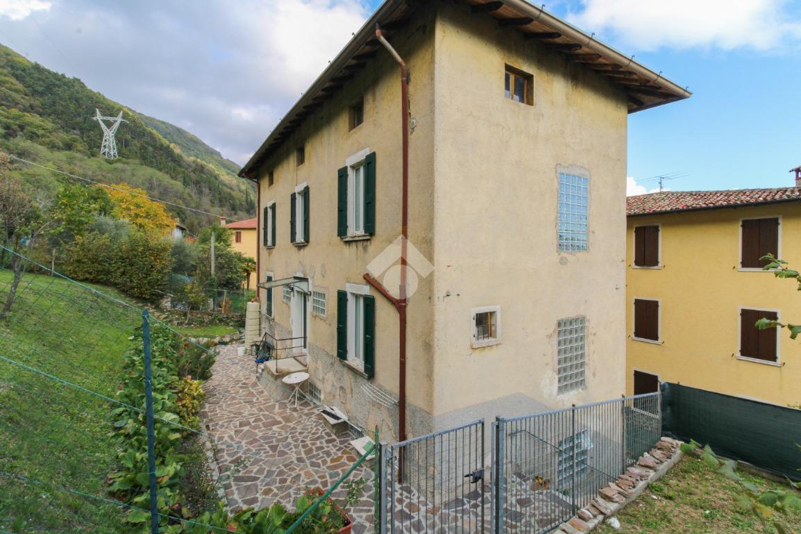 Casa indipendente in Via Formaga, Gargnano