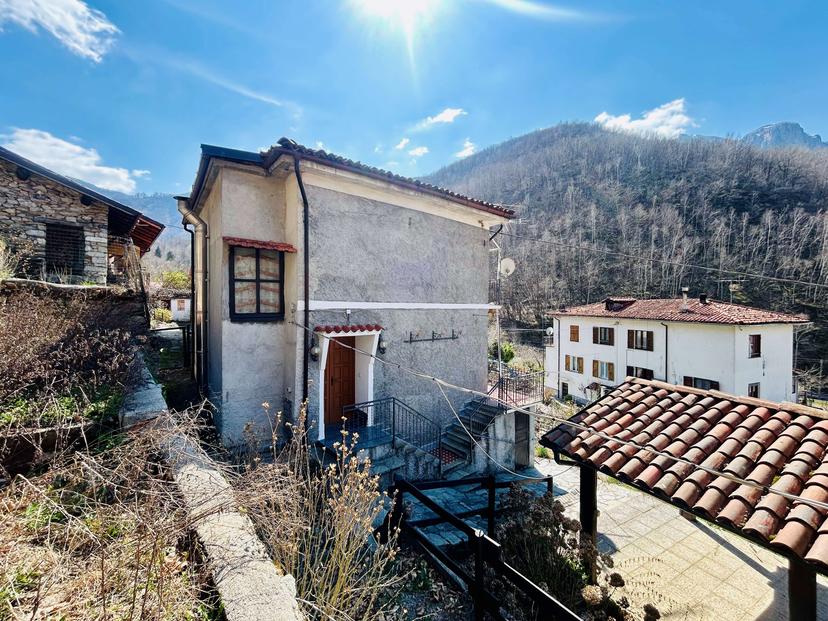 Casa indipendente in Frazione Barchi  12, Garessio — foto 3 di 5