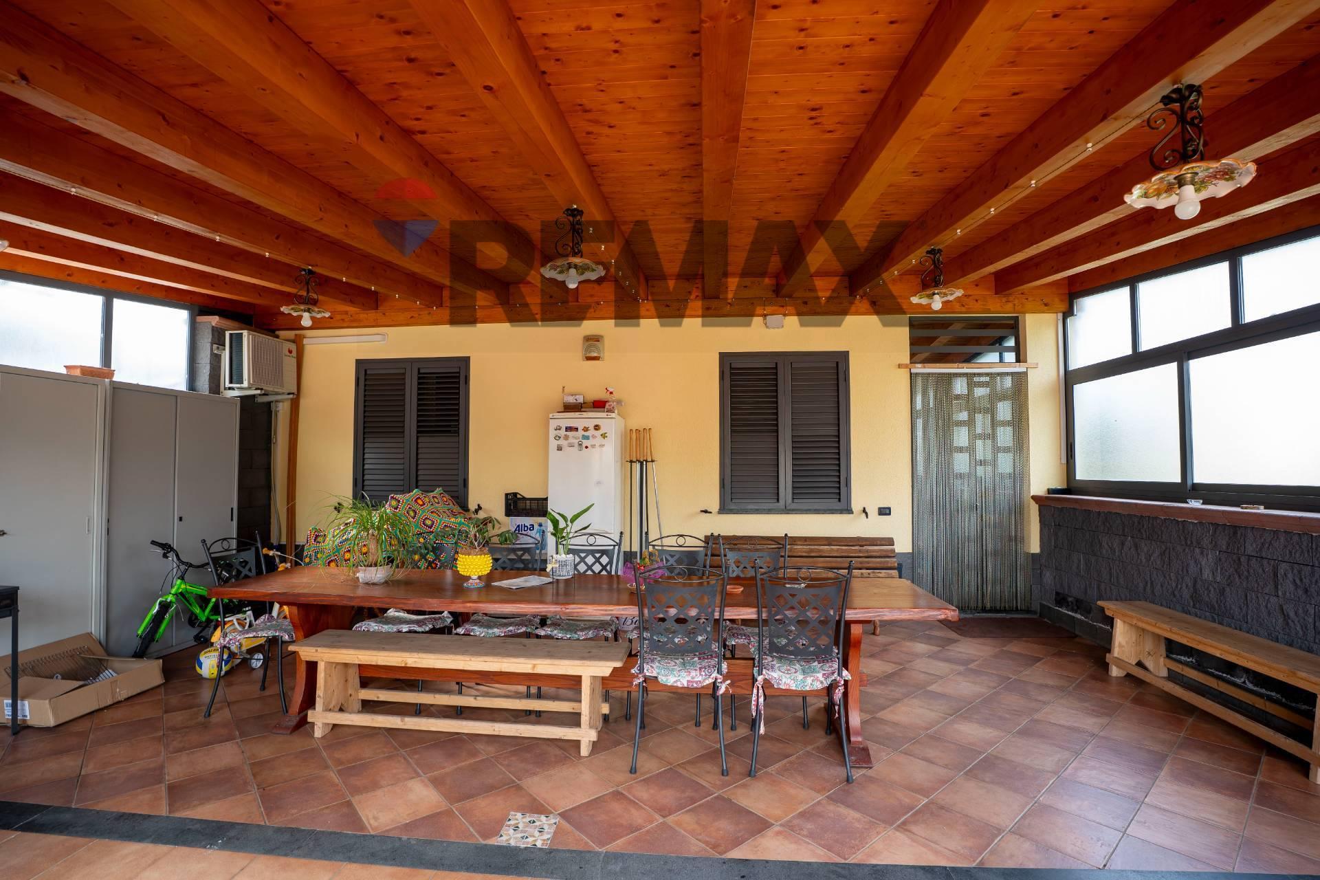 Casa indipendente in Via Camillo Barbagallo 116, Aci Sant'Antonio