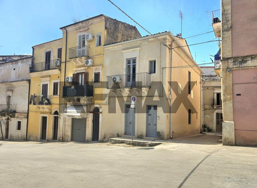 Casa indipendente in P.Zza Salvatore 28/29, Ragusa