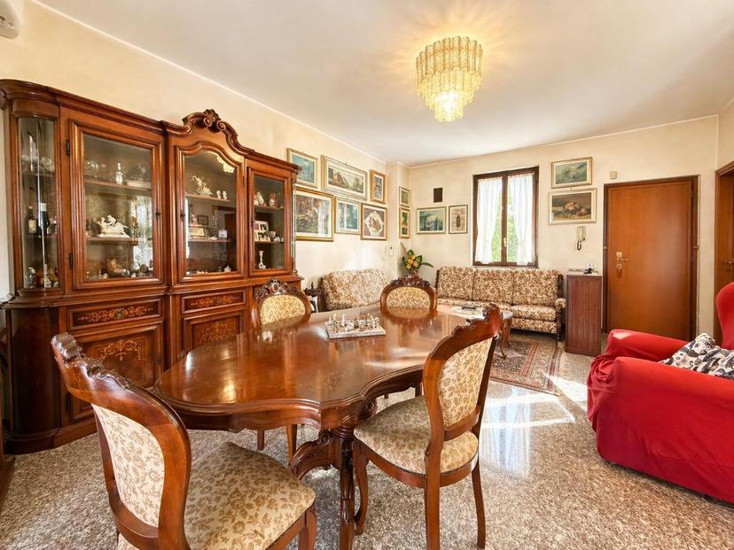 Villa in Via Isonzo 4, Usmate Velate