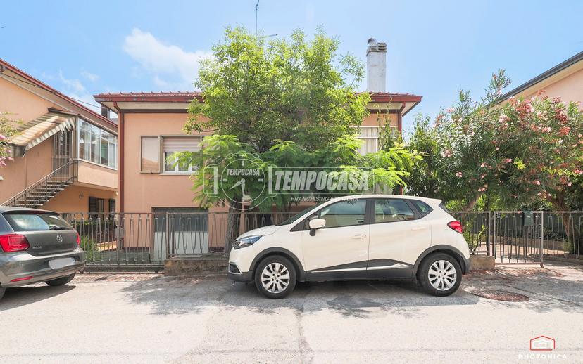 Casa indipendente in Viale Etna, Riccione — foto 4 di 5