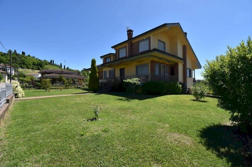Villa in Via Toetto, Castelnuovo Calcea — foto 3 di 5
