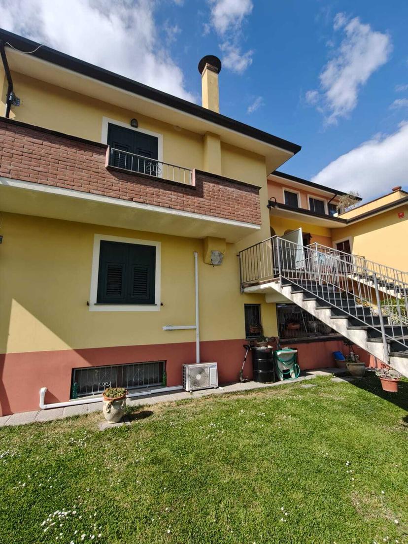 Villa a schiera, Aulla — foto 2 di 5