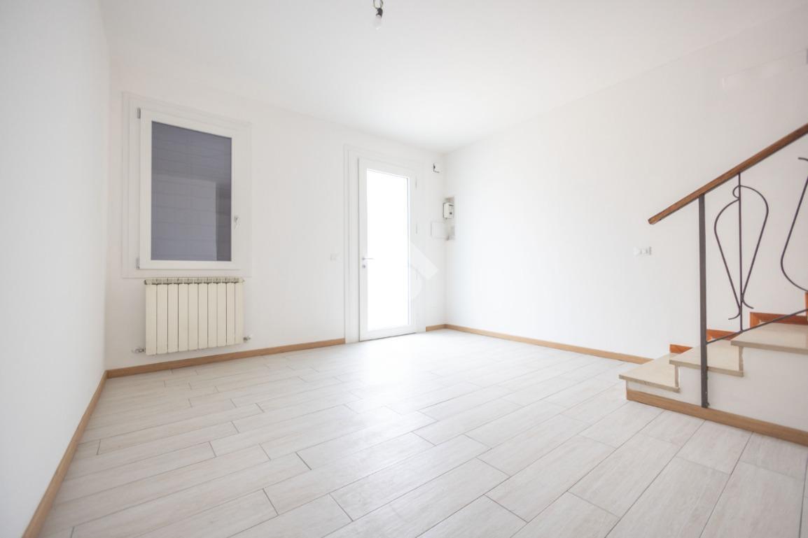 Villa a schiera, Mira