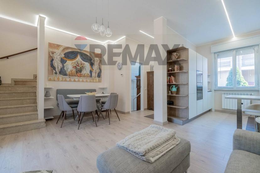 Villa a schiera in Via Martiri di Belfiore 29, Olgiate Olona — foto 3 di 5