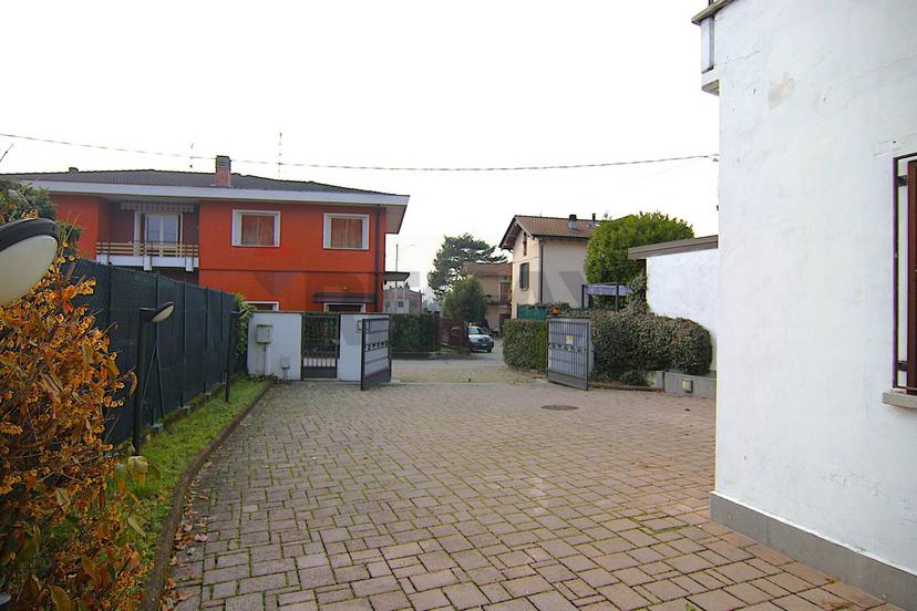 Villa in Via Monte Rosa 5, Gavirate — foto 2 di 5