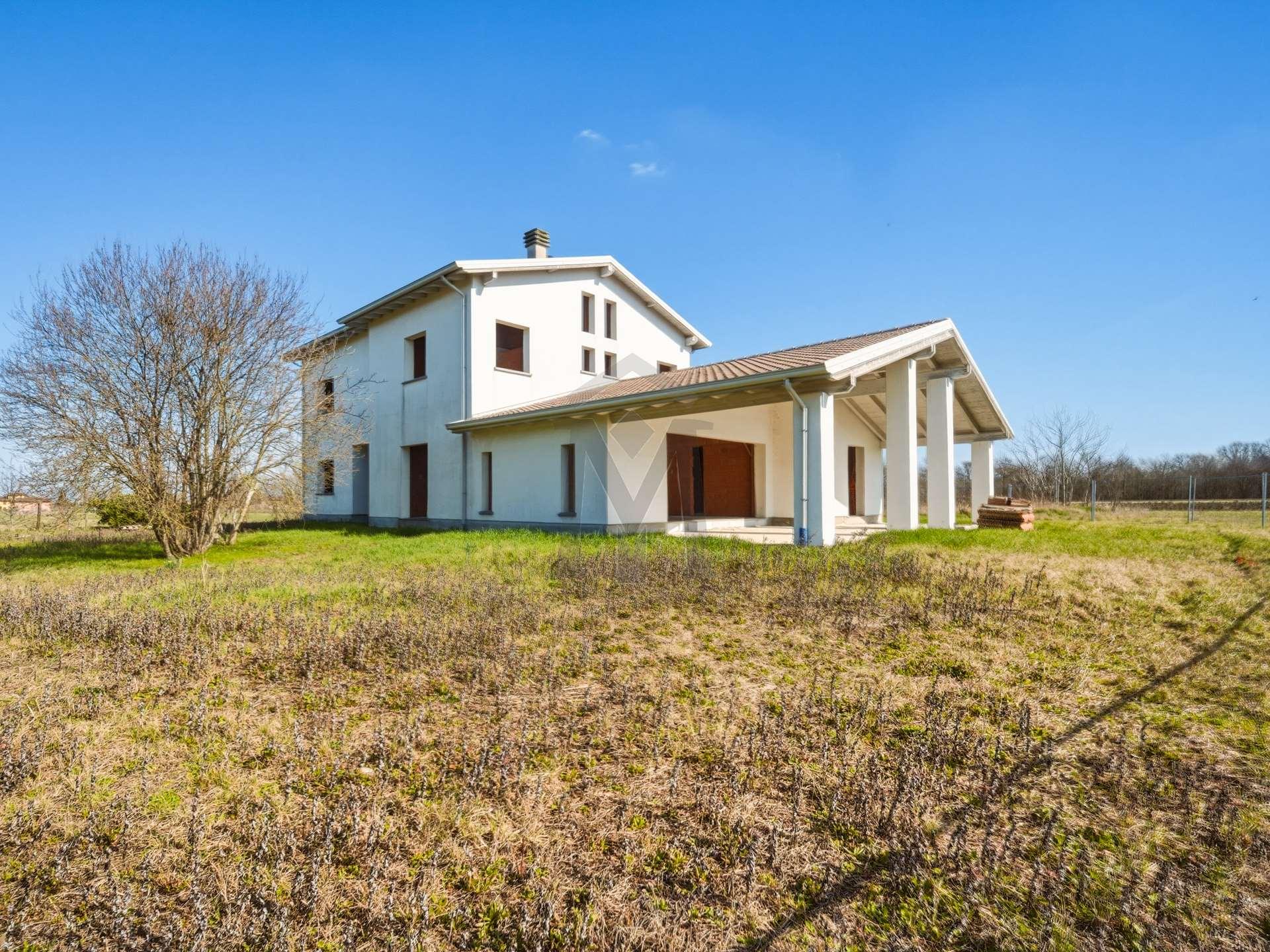 Villa unifamiliare in Via Orlando Strozzi, Reggio nell'Emilia