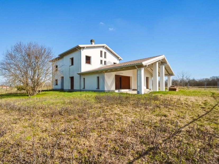 Villa unifamiliare in Via Orlando Strozzi, Reggio nell'Emilia