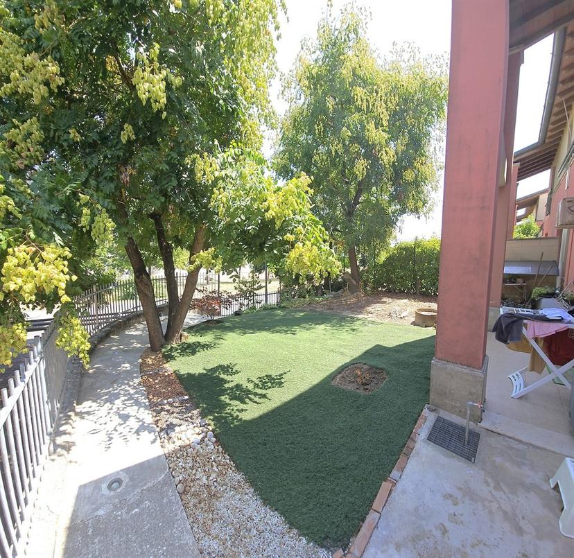 Villa plurifamiliare in Via Martiri della Libertà 14, Castelvetro Piacentino — foto 4 di 5