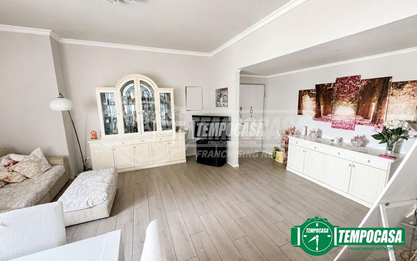 Trilocale in Via De Gasperi, Casorate Primo