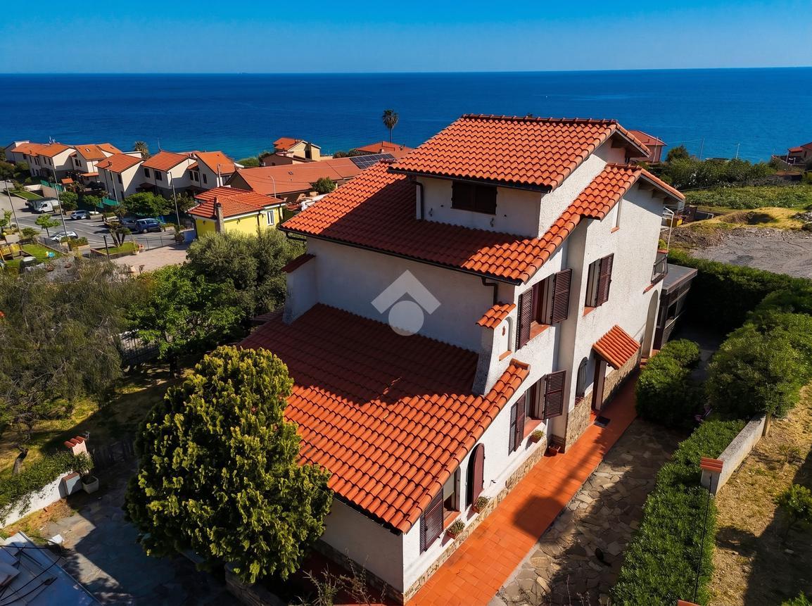 Villa in Via 2 Giugno 5, Cipressa
