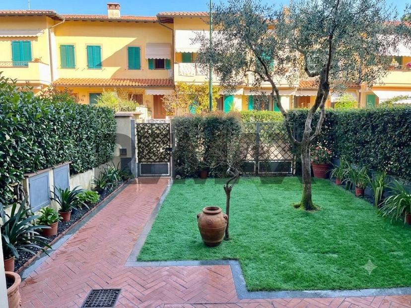 Casa indipendente in Via Ferrucci 106, Forte dei Marmi — foto 2 di 5