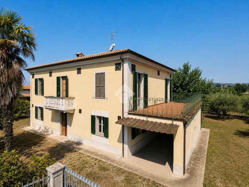 Villa in Via Nazionale per Teramo 236, Giulianova — foto 2 di 5