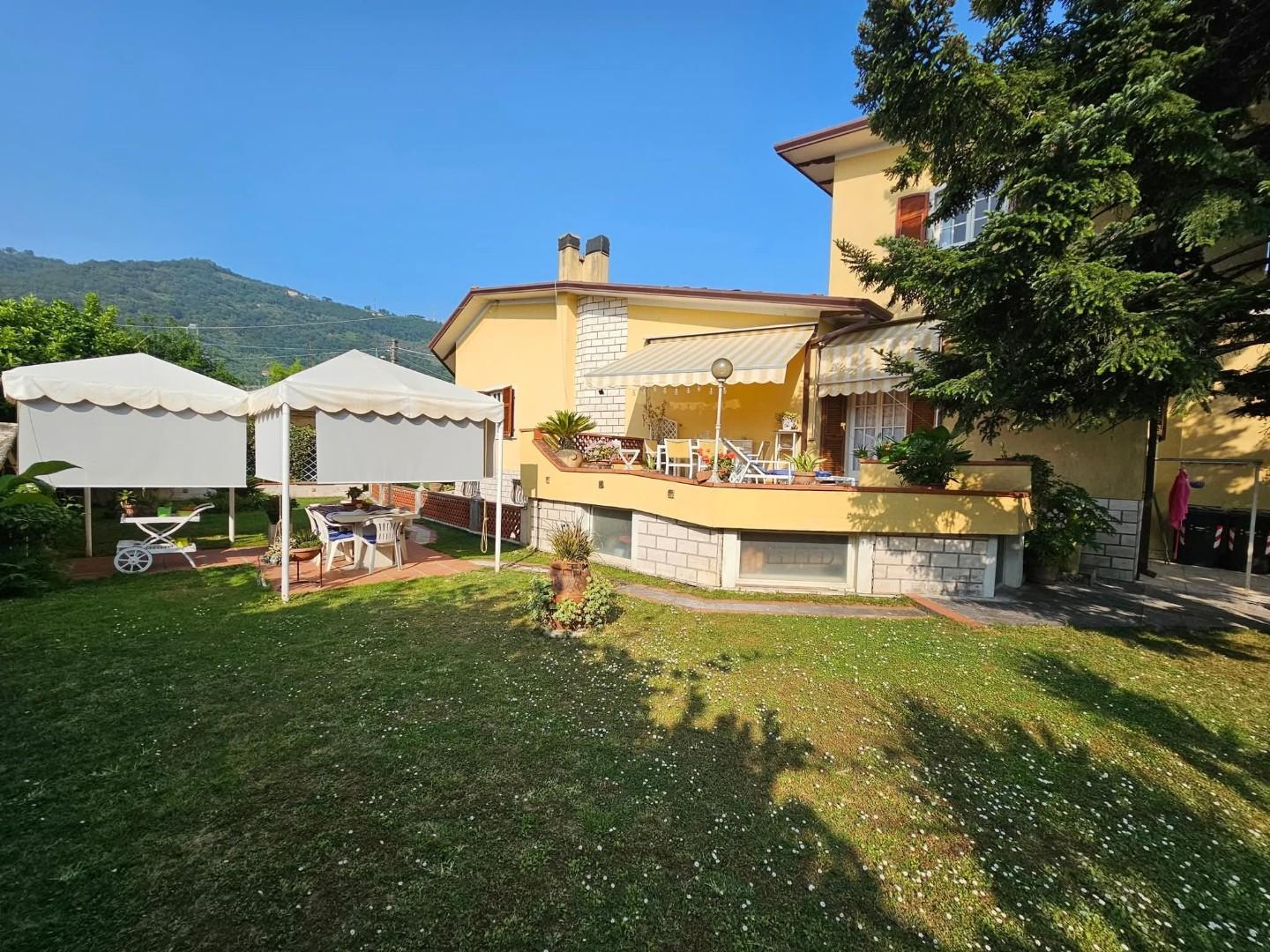 Casa indipendente, Carrara