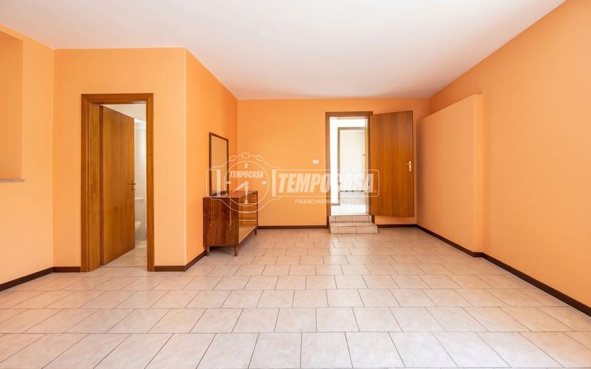 Trilocale in Via Capitano Giovanni Ubbiali, Lurano — foto 4 di 5