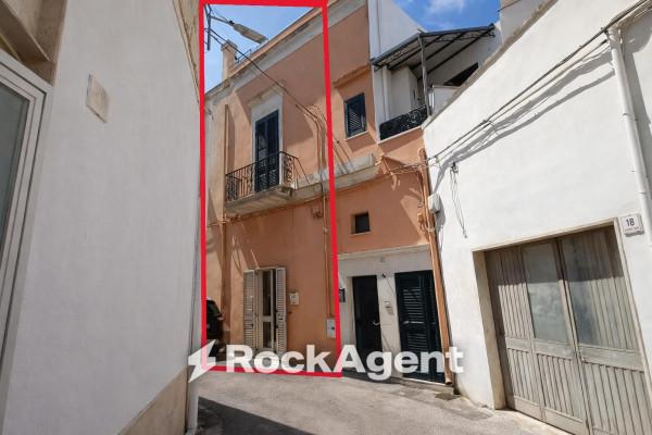 Terratetto unifamiliare in Via Giacosa 24, Cutrofiano — foto 2 di 5