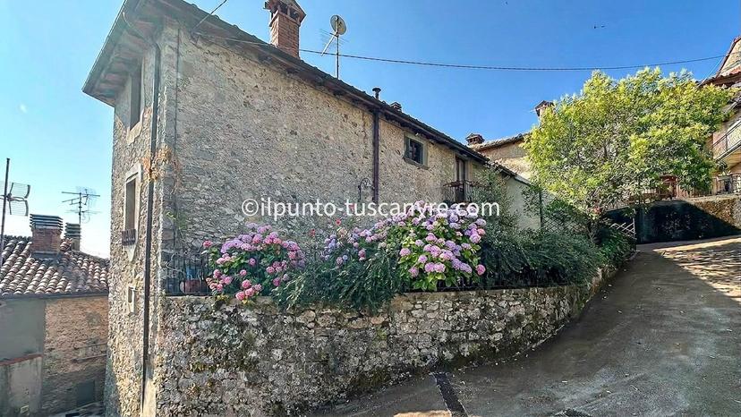 Rustico in Via Alcide Rossi, Molazzana — foto 3 di 5