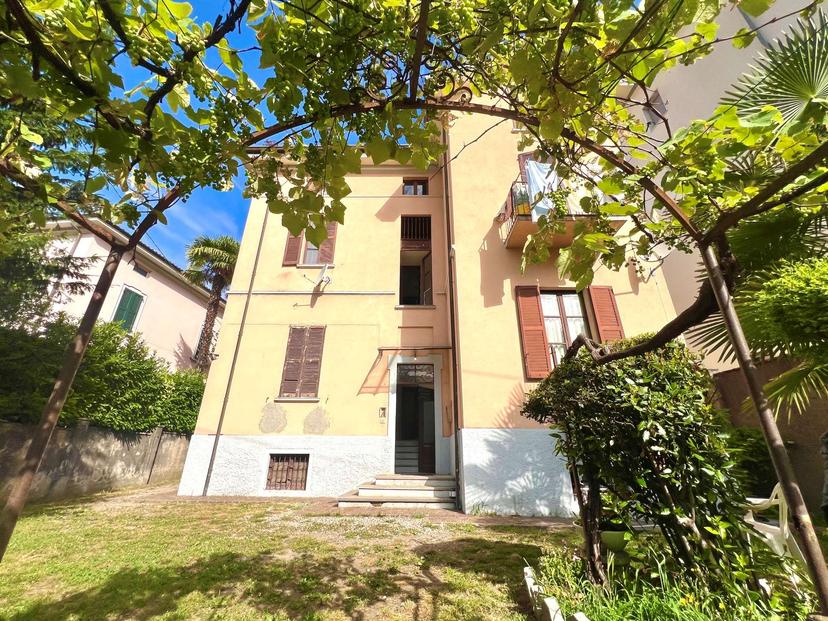 Casa indipendente in Via  Nino Bixio, Varese