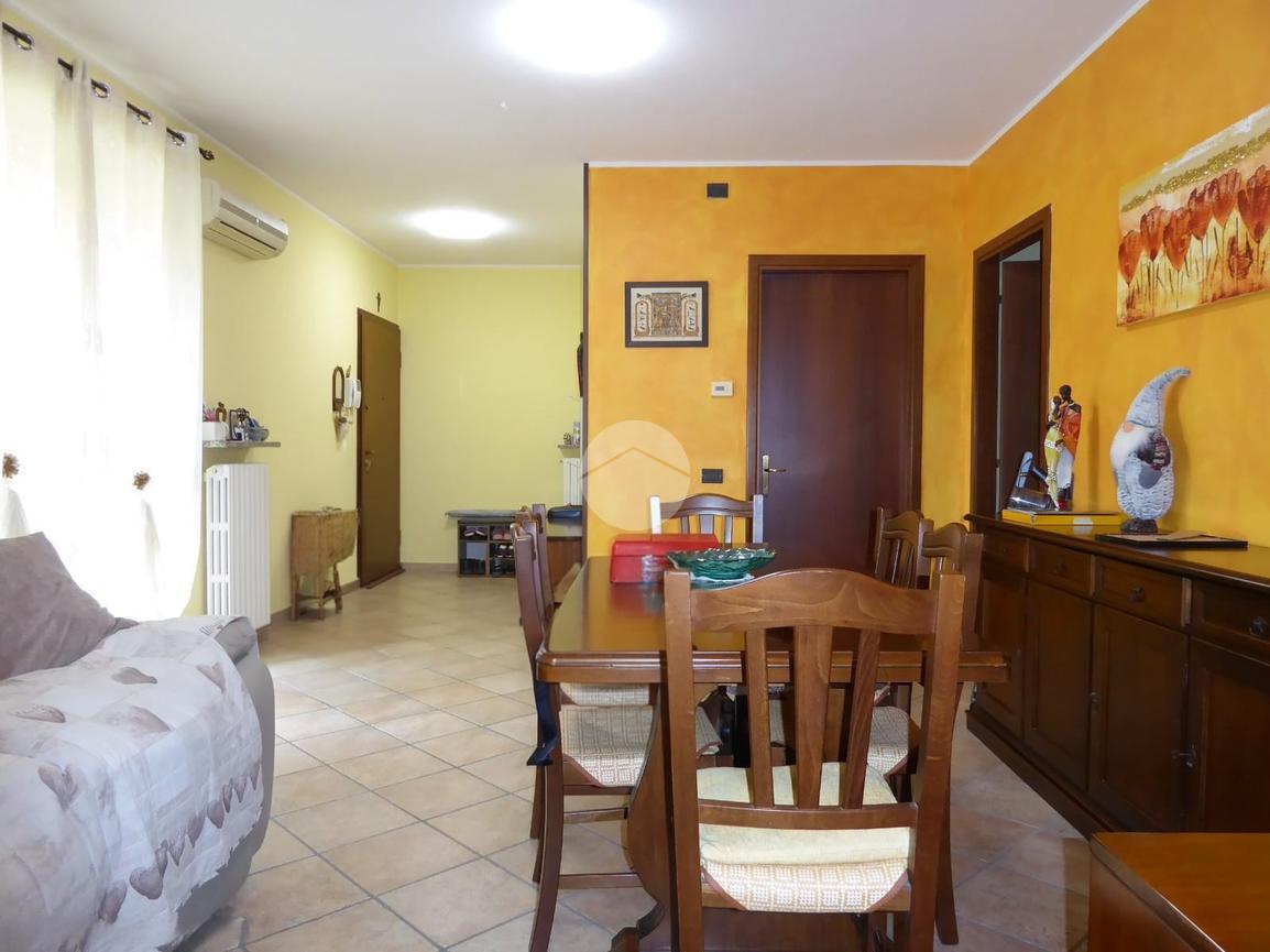 Trilocale in Via Enrico Fermi 3, Pieve Porto Morone