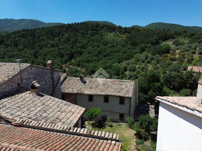 Casa indipendente in Via della Cura, Giano dell'Umbria