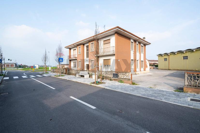 Quadrilocale in Via Marconi 15, Commessaggio — foto 4 di 5
