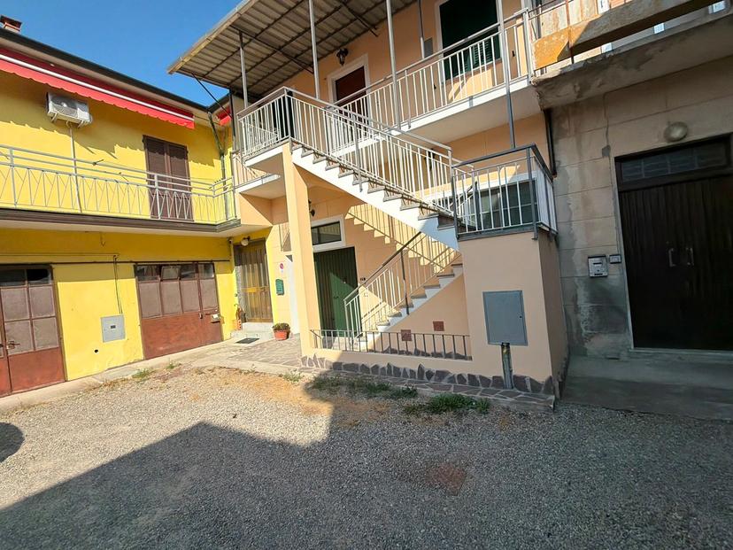 Terratetto plurifamiliare in Emilia  300, Broni — foto 2 di 5