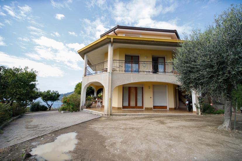 Villa trifamiliare in Strada Porrine 40, Ospedaletti — foto 2 di 5