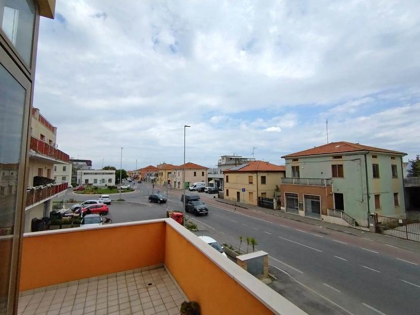 Trilocale in Via, Mondolfo — foto 3 di 5