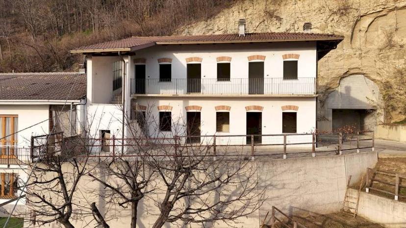 Rustico in Via Valeirole, Corneliano d'Alba — foto 5 di 5