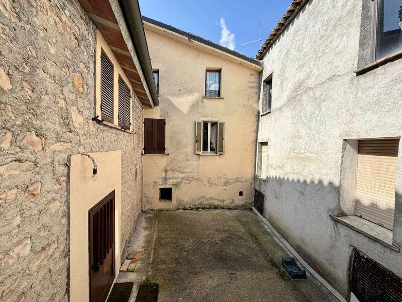 Rustico in Frazione Palazzo Mancinelli , Gualdo Tadino — foto 4 di 5
