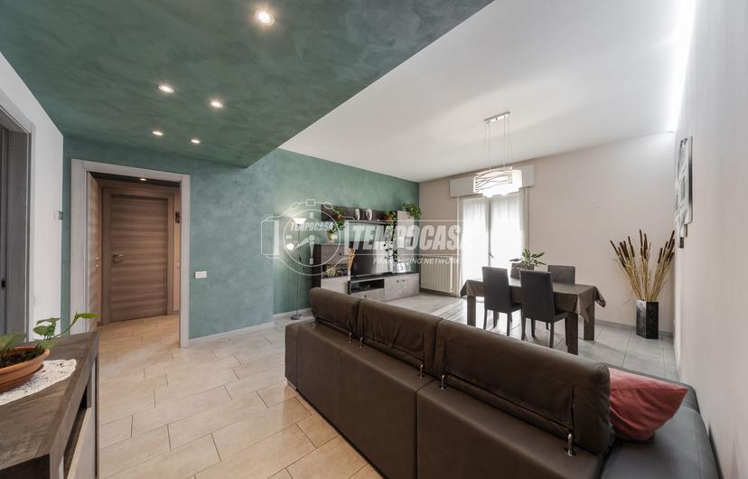 Trilocale in Via Nazario Sauro 86, Cassago Brianza — foto 2 di 5